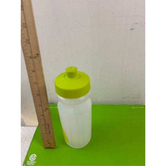 Nike sports water 22 oz water bottle neon green - Picture 4 of 5